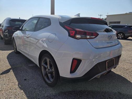 2019 Hyundai Veloster 2