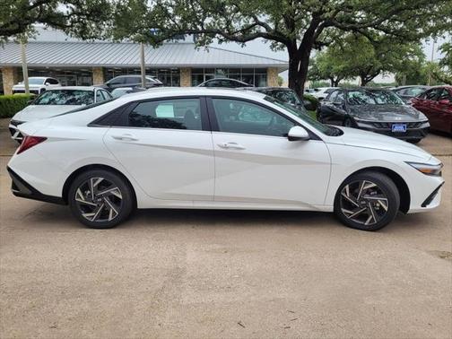 2025 Hyundai ELANTRA SEL