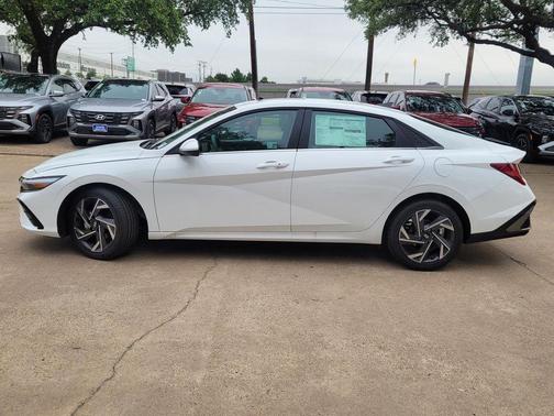 2025 Hyundai ELANTRA SEL