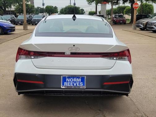 2025 Hyundai ELANTRA SEL