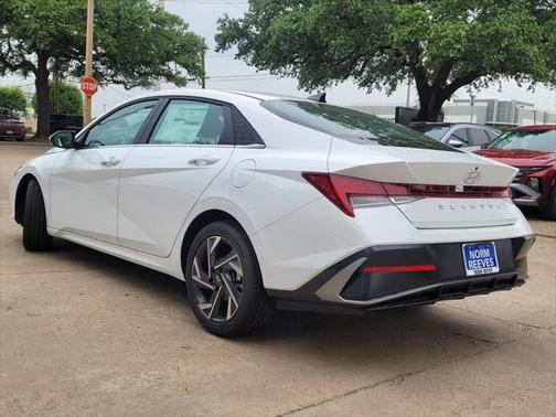2025 Hyundai ELANTRA SEL