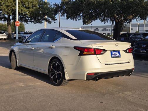 2023 Nissan Altima SR FWD