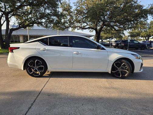 2023 Nissan Altima SR FWD