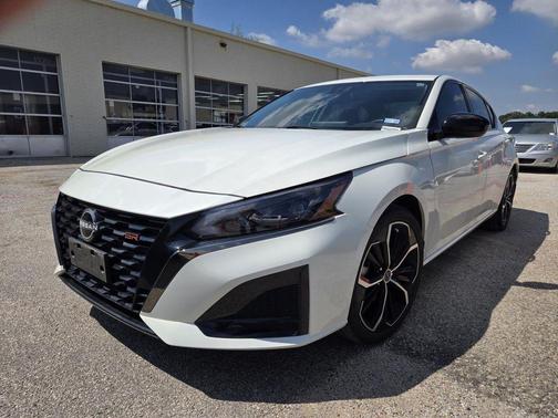 2023 Nissan Altima SR FWD