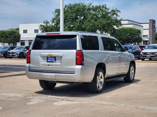 Silver Ice Metallic 2016 Chevrolet Suburban LT