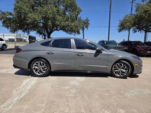 2022 Hyundai SONATA SEL