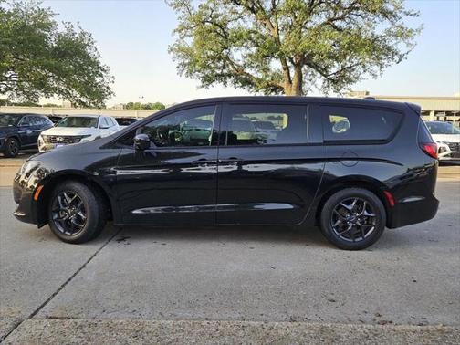 2020 Chrysler Pacifica Touring