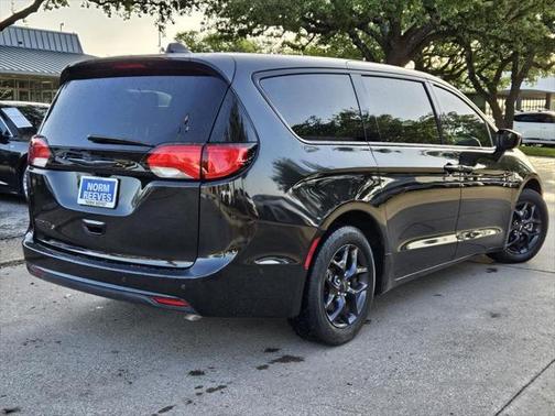 2020 Chrysler Pacifica Touring