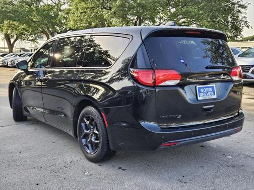 2020 Chrysler Pacifica Touring