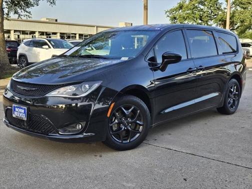 2020 Chrysler Pacifica Touring