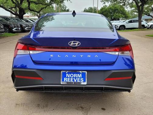 2025 Hyundai ELANTRA SE
