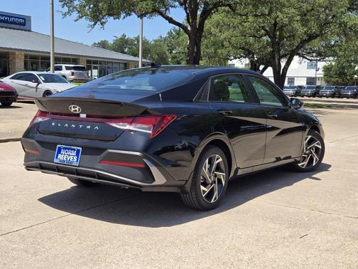 2025 Hyundai ELANTRA Sport