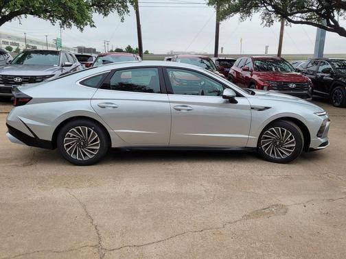 2025 Hyundai SONATA Hybrid SE