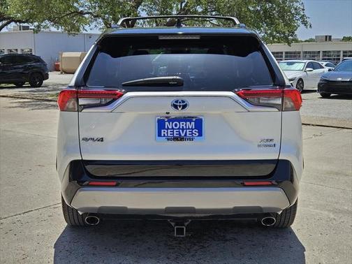 2020 Toyota RAV4 Hybrid SE