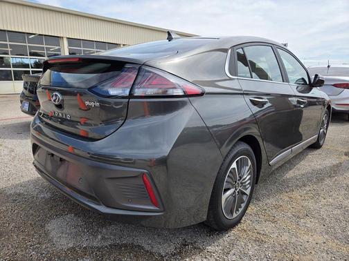 2022 Hyundai IONIQ Plug-In Hybrid Limited