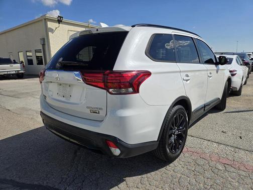 2018 Mitsubishi Outlander LE