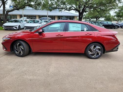 2025 Hyundai ELANTRA Limited