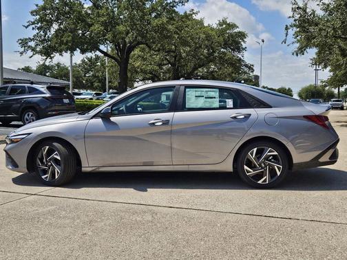 2025 Hyundai ELANTRA HEV SEL Sport