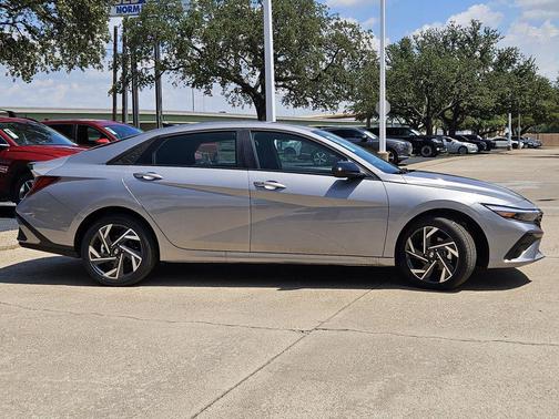 2025 Hyundai ELANTRA HEV SEL Sport