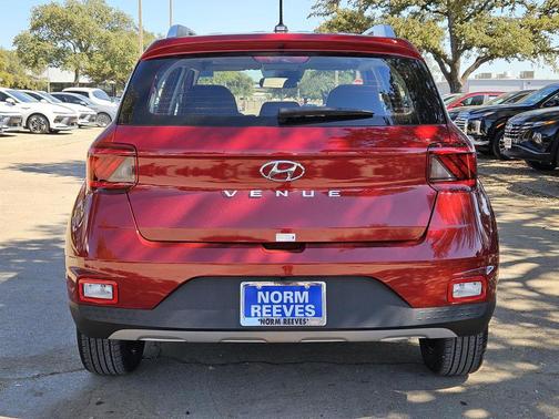 2025 Hyundai VENUE SEL