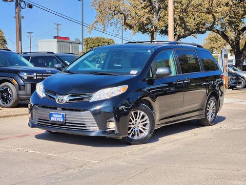 2018 Toyota Sienna XLE