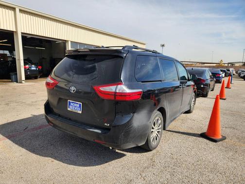 2018 Toyota Sienna XLE