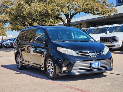 2018 Toyota Sienna XLE