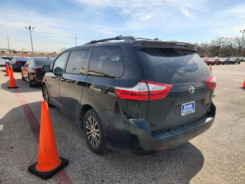 2018 Toyota Sienna XLE