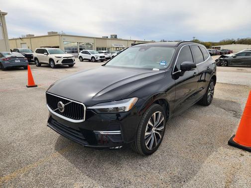 2022 Volvo XC60 B5 Momentum