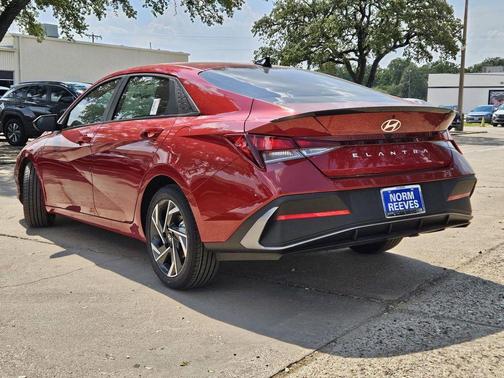 2025 Hyundai ELANTRA Sport