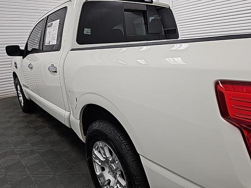 2017 Nissan Titan SV