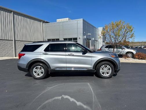 ICONIC SILVER METALLIC 2021 Ford Explorer XLT