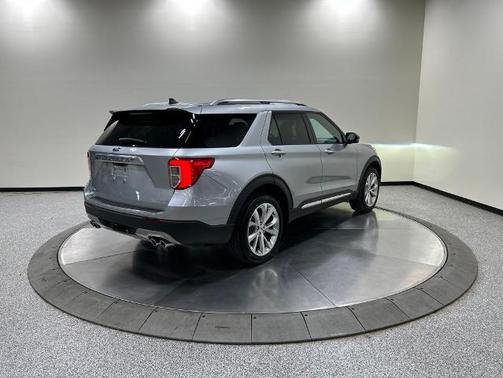 ICONIC SILVER METALLIC 2023 Ford Explorer PLATINUM