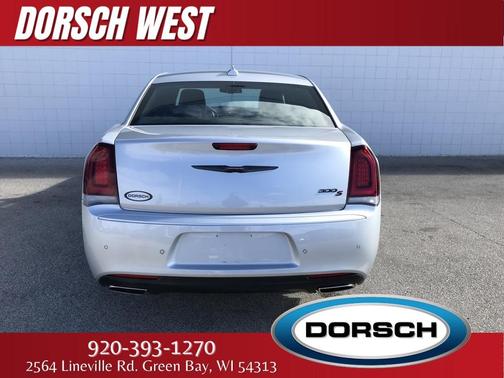 Photo 5 of 48 of 2021 Chrysler 300 S