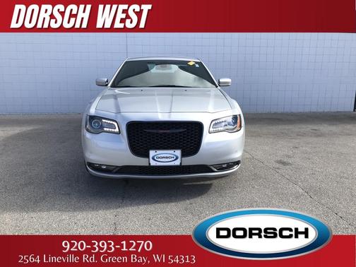 Photo 3 of 48 of 2021 Chrysler 300 S