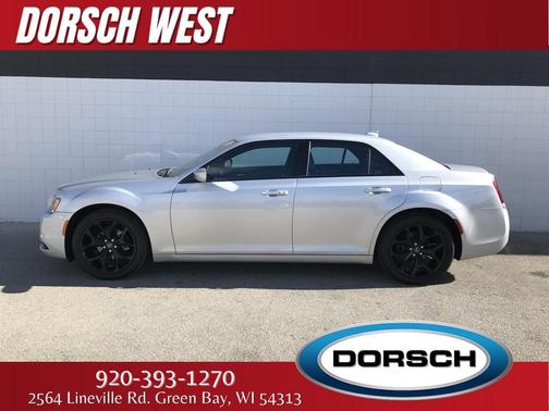 Photo 4 of 48 of 2021 Chrysler 300 S