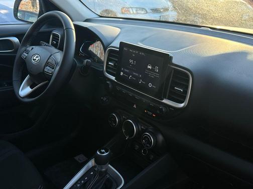 2025 Hyundai VENUE SEL