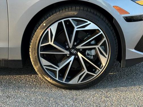 2025 Hyundai IONIQ 6 SE