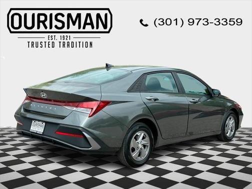 2025 Hyundai ELANTRA SE
