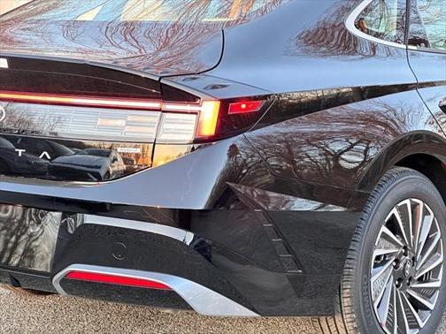 2025 Hyundai SONATA Hybrid SE