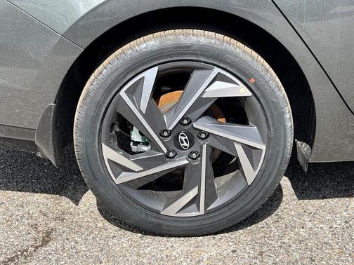 2025 Hyundai ELANTRA HEV SEL Sport