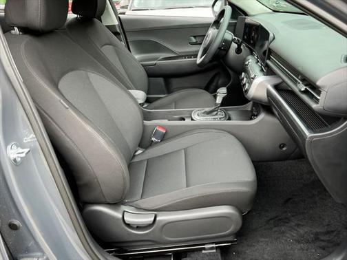 2025 Hyundai KONA SE
