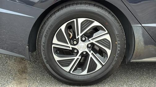 2022 Hyundai SONATA Hybrid Base