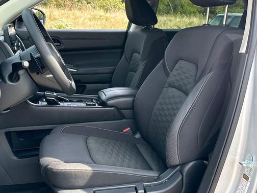 2024 Nissan Pathfinder S 4WD