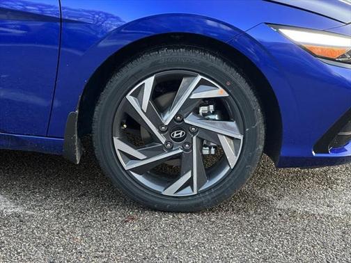 2025 Hyundai ELANTRA SEL