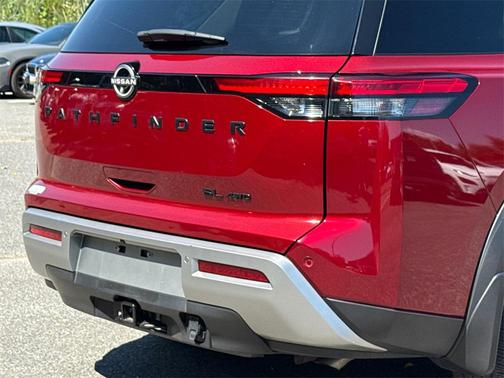 2023 Nissan Pathfinder SL 4WD