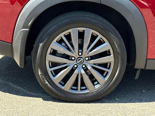 2023 Nissan Pathfinder SL 4WD
