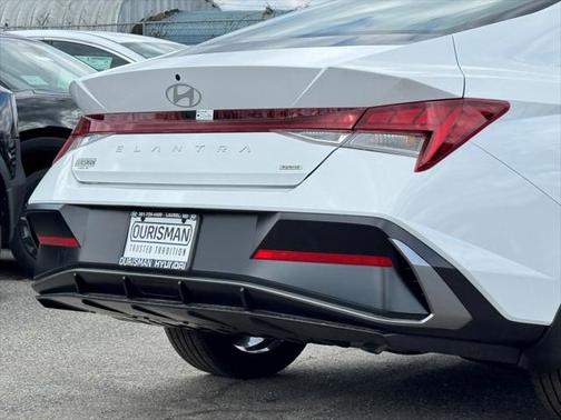 2025 Hyundai ELANTRA Limited