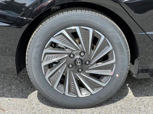2025 Hyundai SONATA Hybrid SE