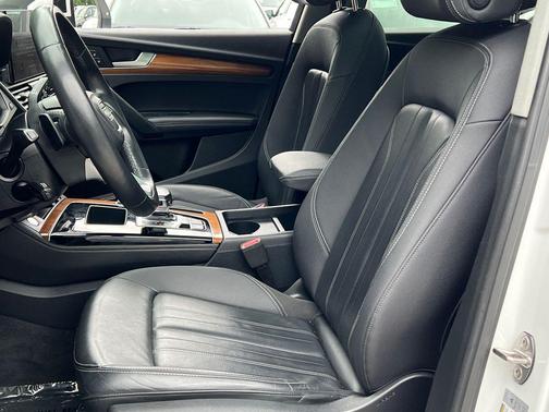 Ibis White 2023 Audi Q5 45 S line Premium Plus